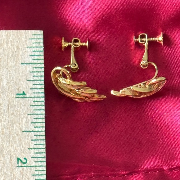 Napier Vintage Clips Earrings Gold Tone Leaf Leaves Screw Hinged - Picture 6 of 16